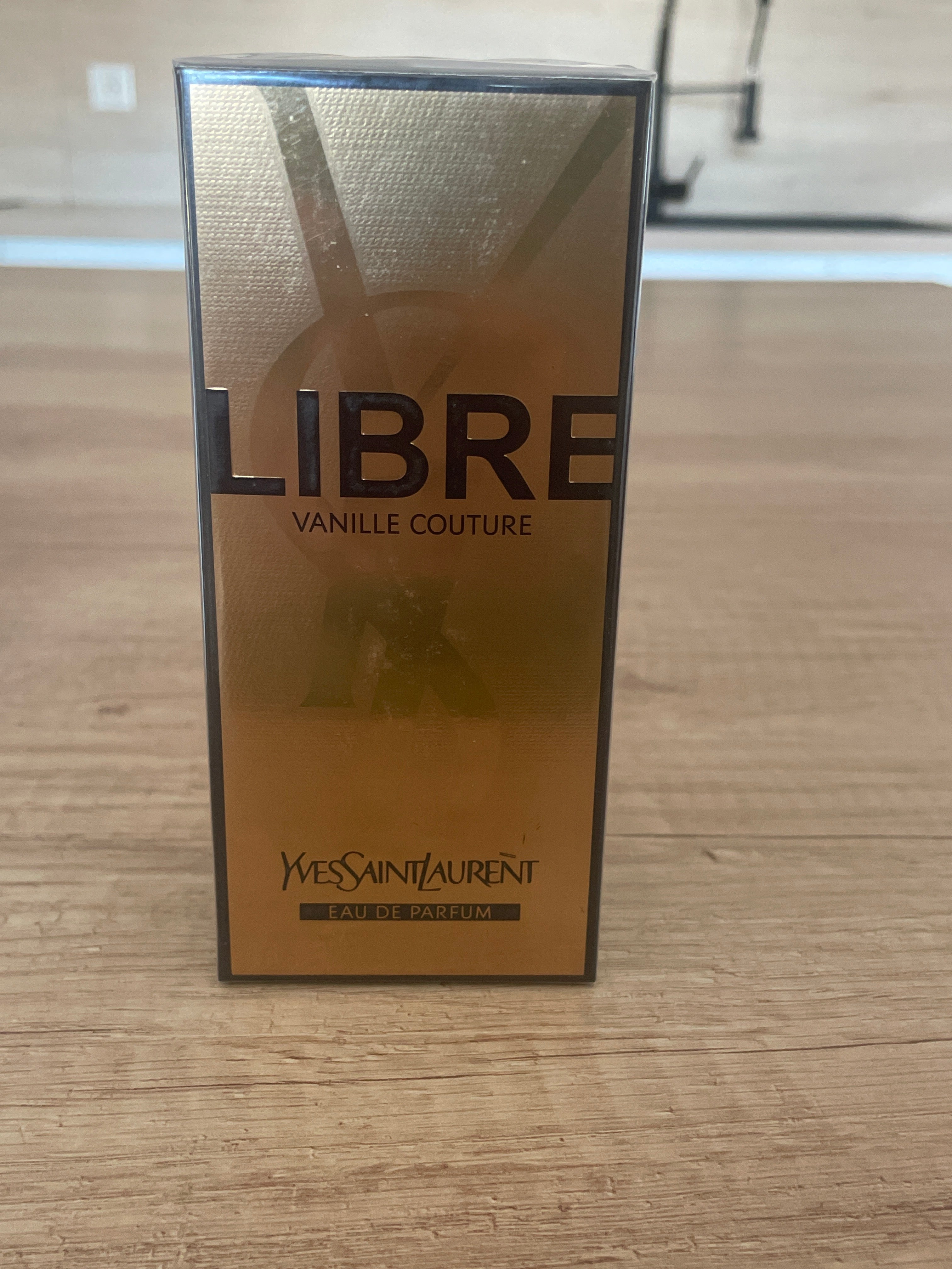Libre Yves Saint-Laurent, ￼￼